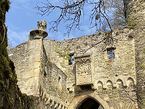Torwappen von Schloß Dhaun über der Eingangspforte