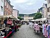 Verkaufsstände auf dem Marktplatz beim Kirner Monatsmarkt 