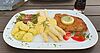 Paniertes Schnitzel mit Spargel und Salzkartoffeln im Landhaus St. Johannisberg