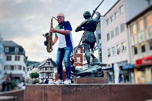 Band Take Two am Marktbrunnen in Kirn