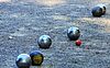 mehrere Boule-Kugeln am Boden