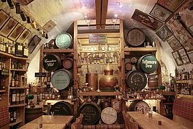 Innenansicht des Whiskykellers auf der Kyrburg