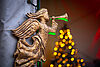 Figur eines bronzefarbenen Weihnachtsengels mit Trompete